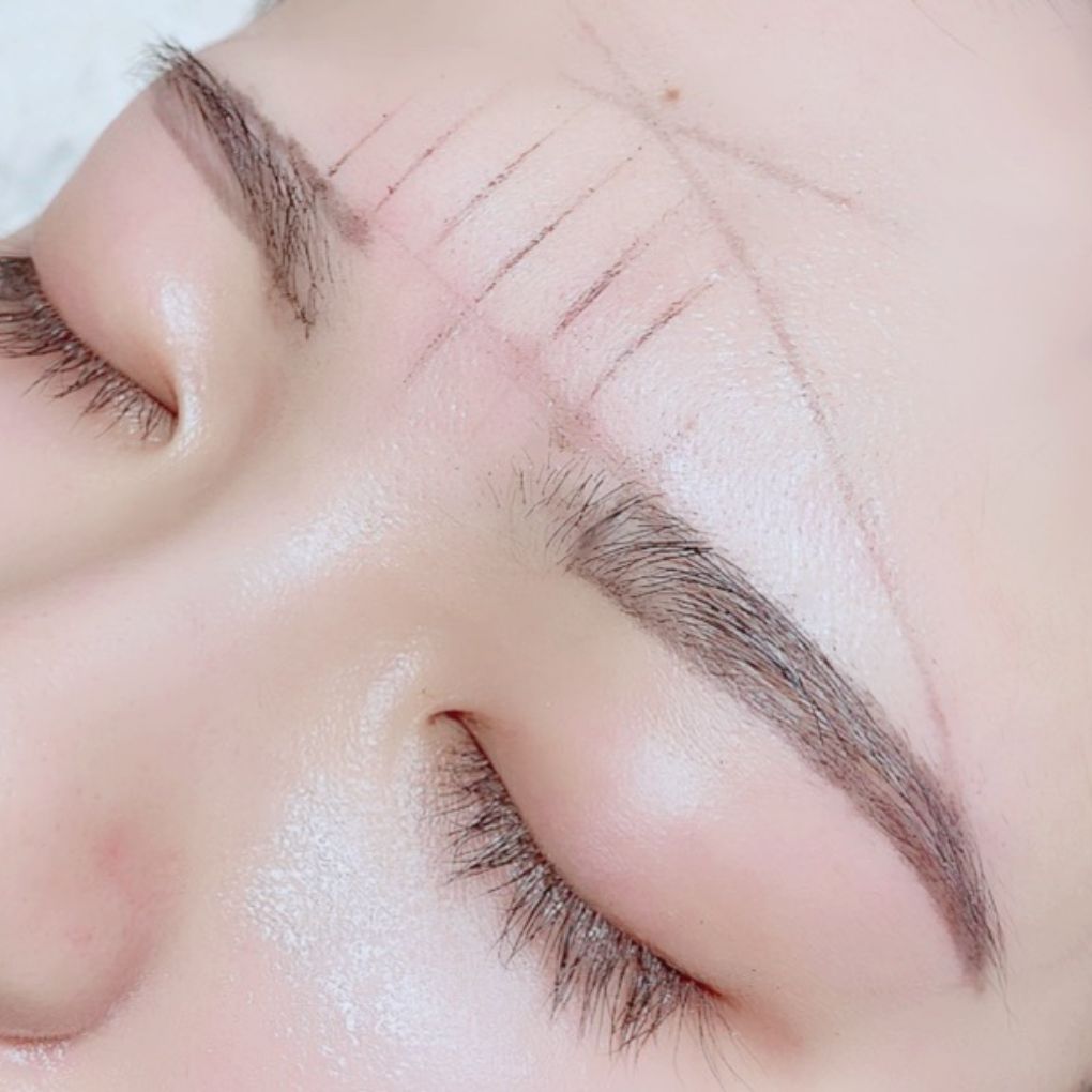 眉でお顔全体のバランスを整える